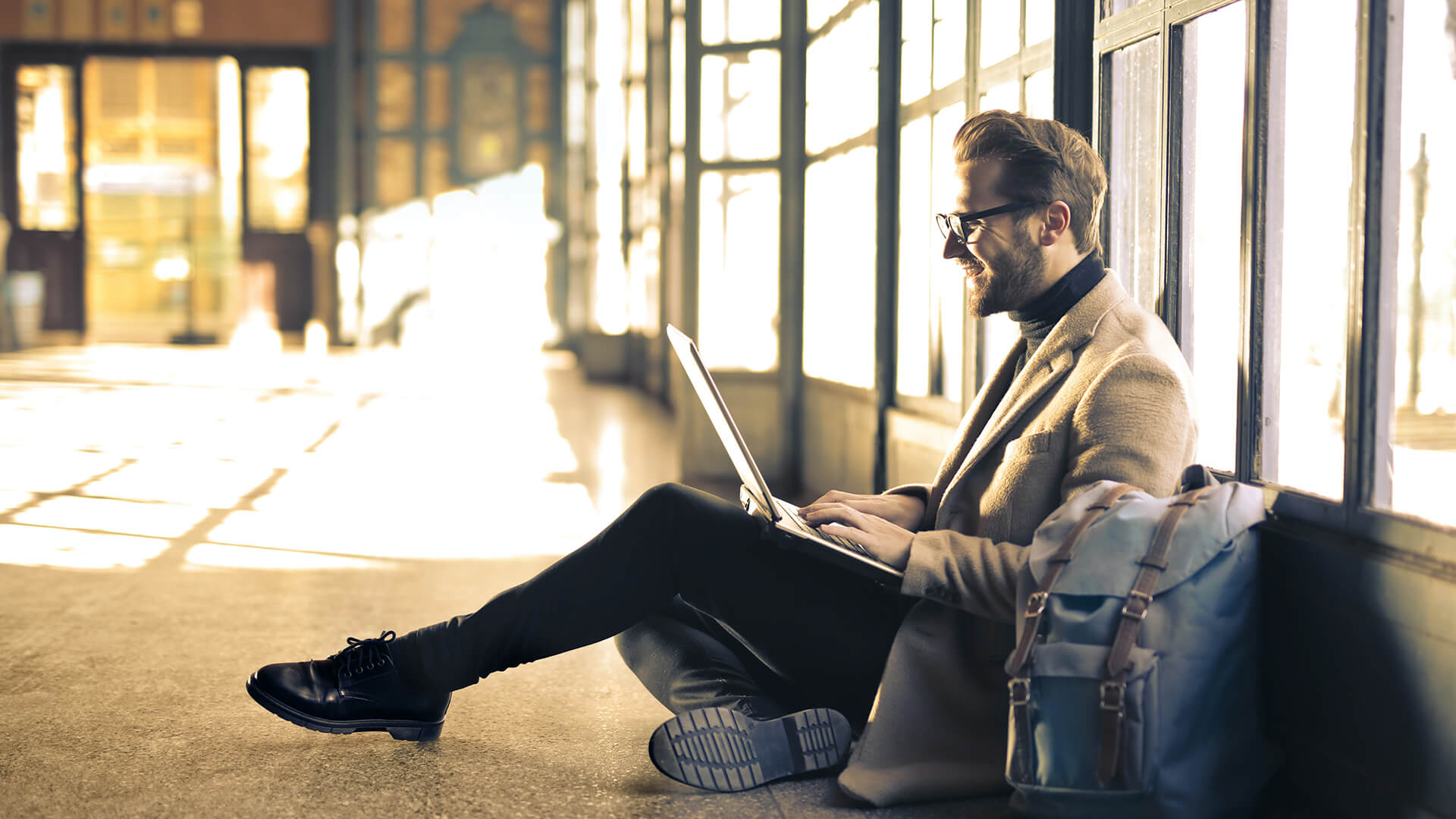 A traveling employee working from a laptop increases his efficiency